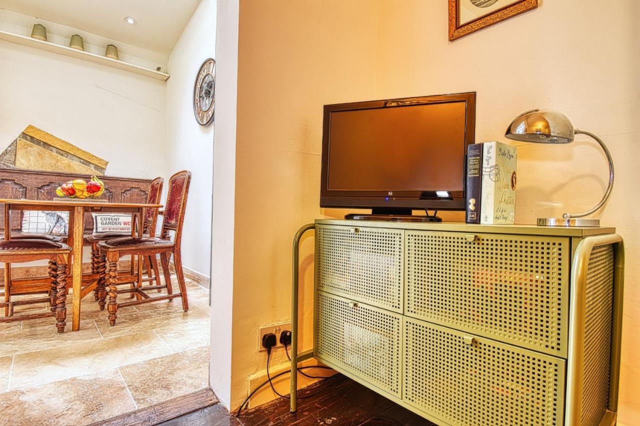 4 Bedroom House In With Garden & Free Private Parking * Bath